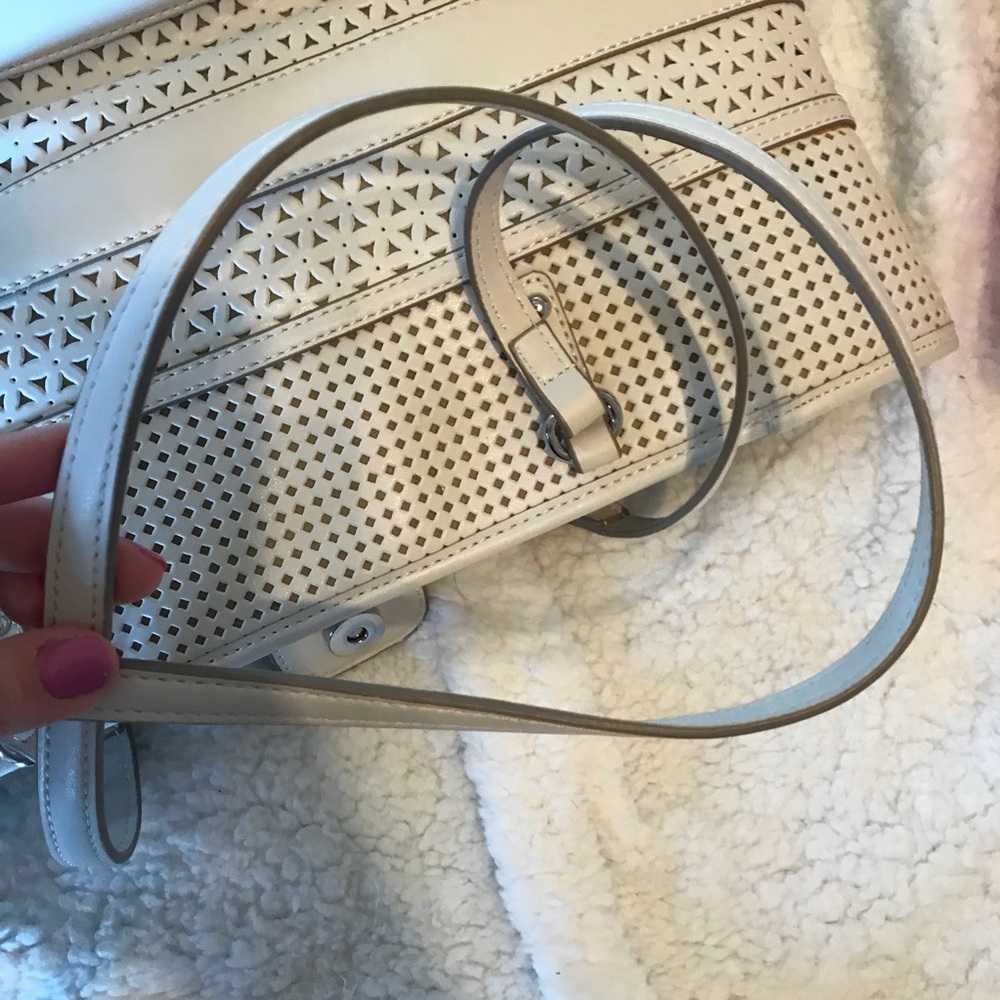 🔴4 for 25🔴 Nine West Laser Cut White Tote - Picture 7 of 8